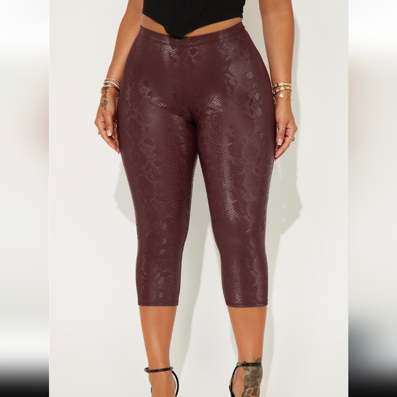 Python Capri Legging - Wine - Picture 2 of 3